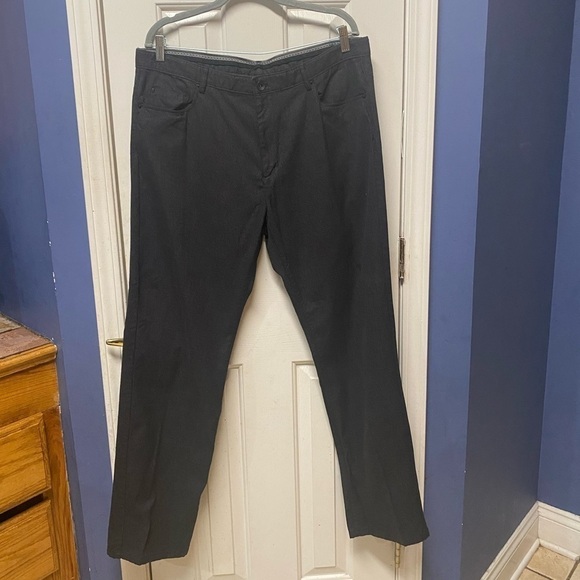 Calvin Klein Men's Move 365 Stretch Wrinkle Resistant Tech Pant in Slim Fit - Picture 1 of 9